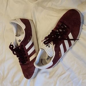 Adidas Gazelle sneakers in burgundy, size 9 / or 7 UK.